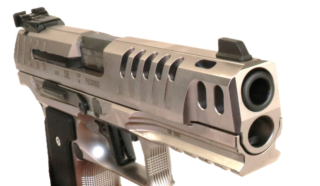 Walther Pistole, silber, Nahaufnahme.